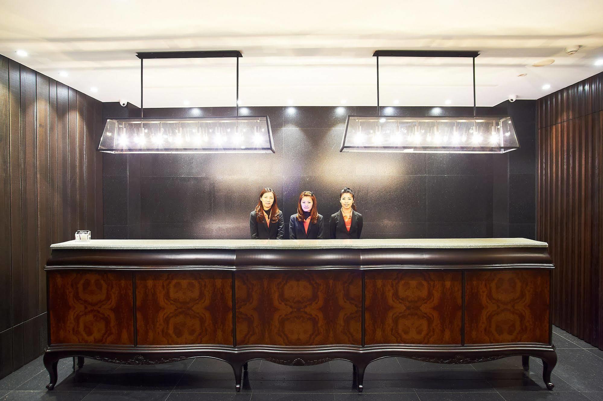 Royal Group Hotel Bo Ai Branch Kaohsiung Dış mekan fotoğraf